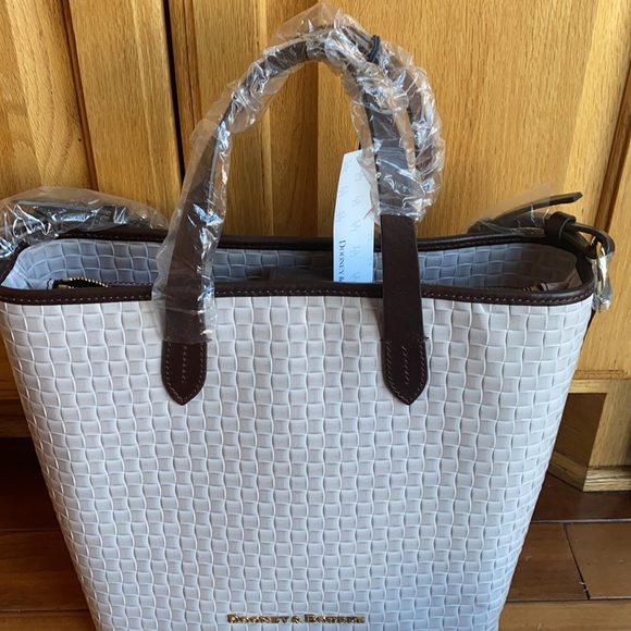 Dooney & Burke Large tote - Picture 3 of 9